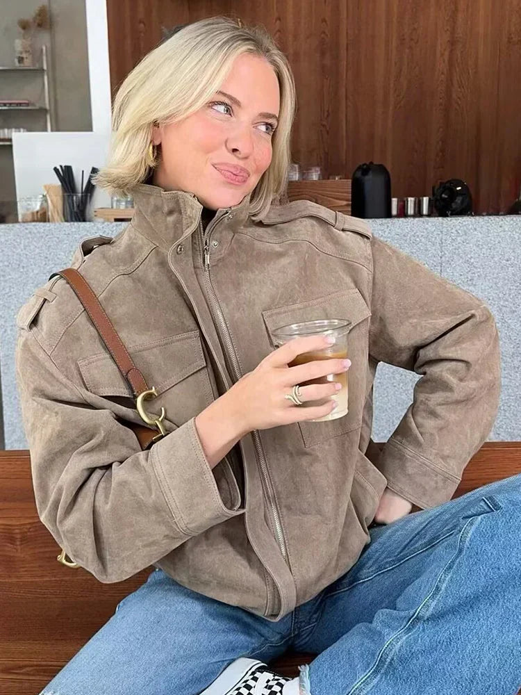 Damen Bomberjacke im Retro-Stil – Wildlederoptik mit Taschen und offenem Kragen